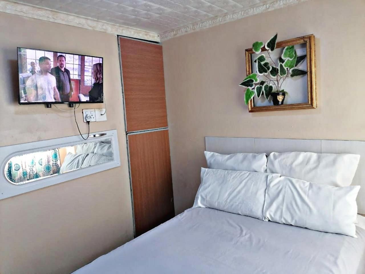 Valleycenter Guesthouse Йоханнесбург Экстерьер фото